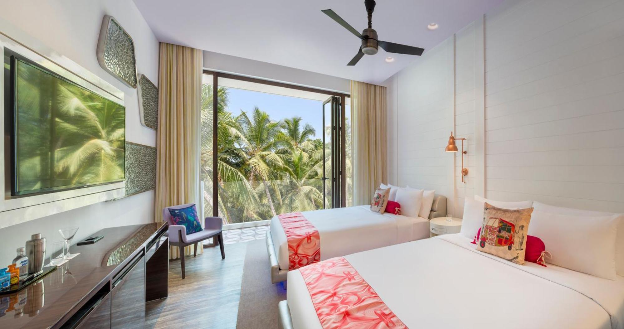2 Queen Beds Grand Superior Guest Room Balcony