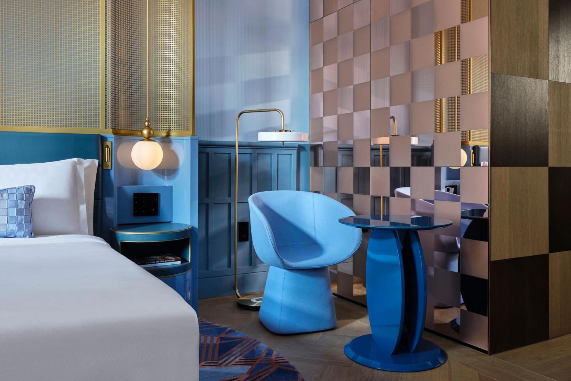 Deluxe King Room Street View