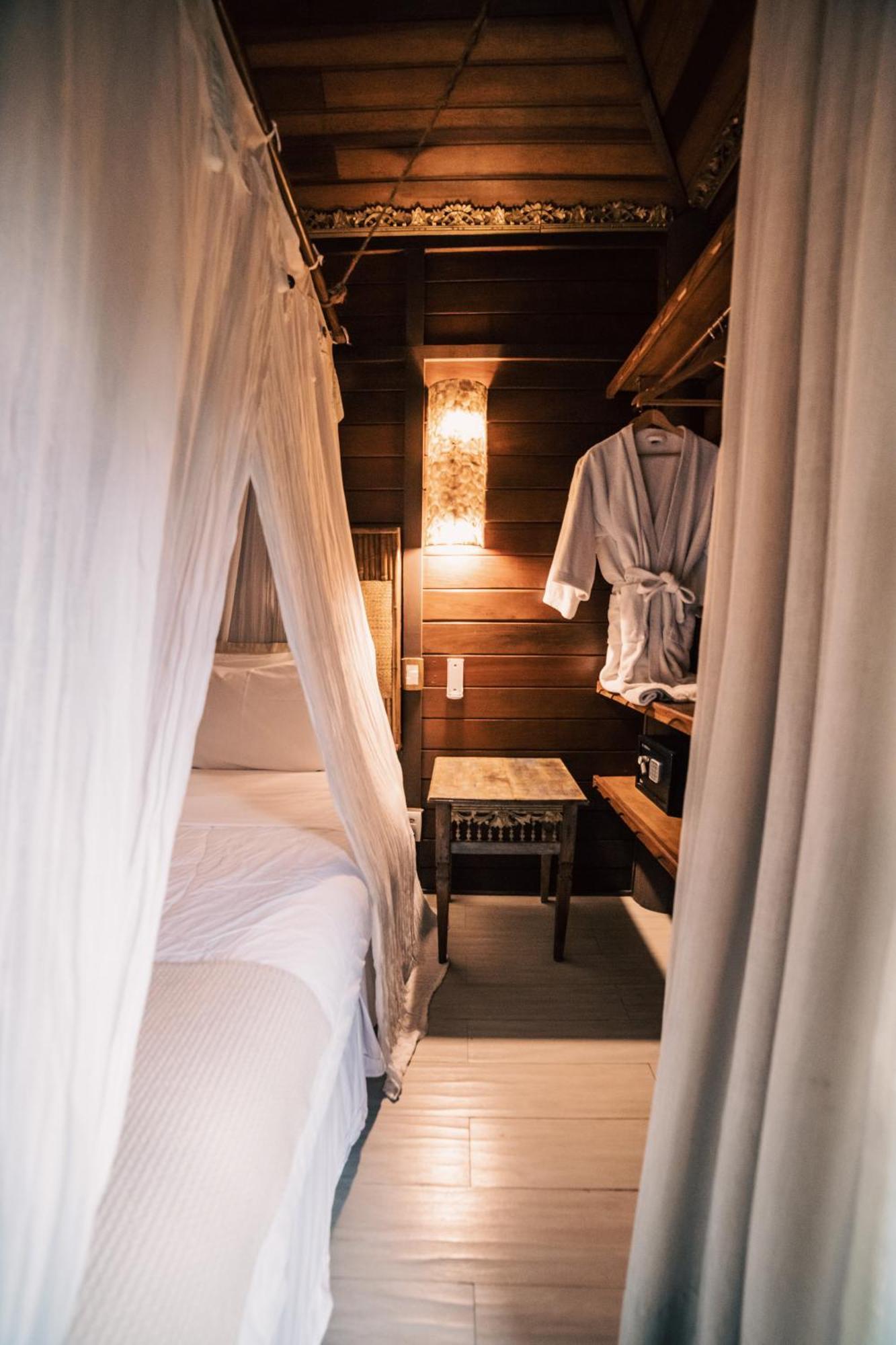 Deluxe Suite with Spa Bath