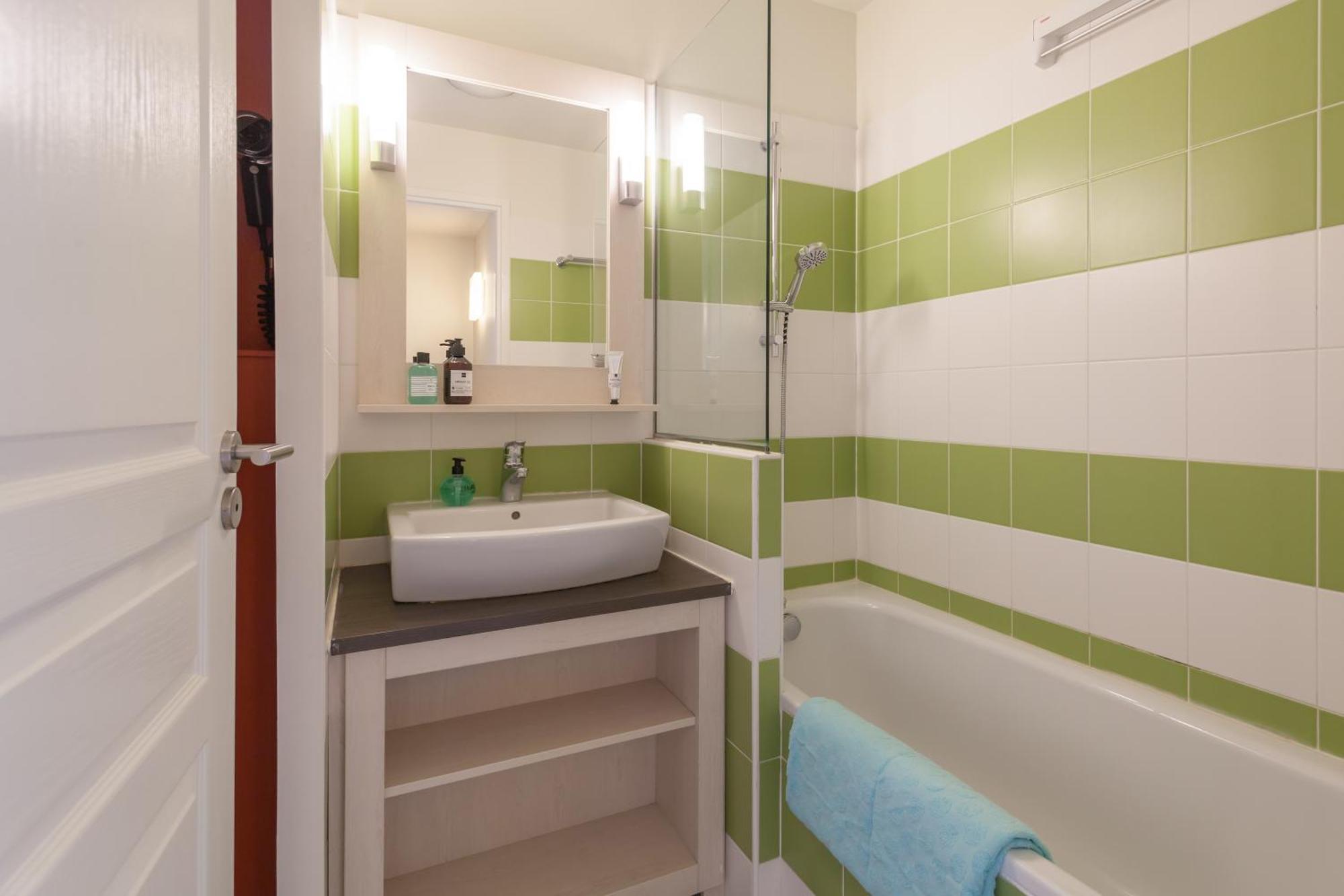 Three-Bedroom Single-Story House Terrace,1551335701:JPEG