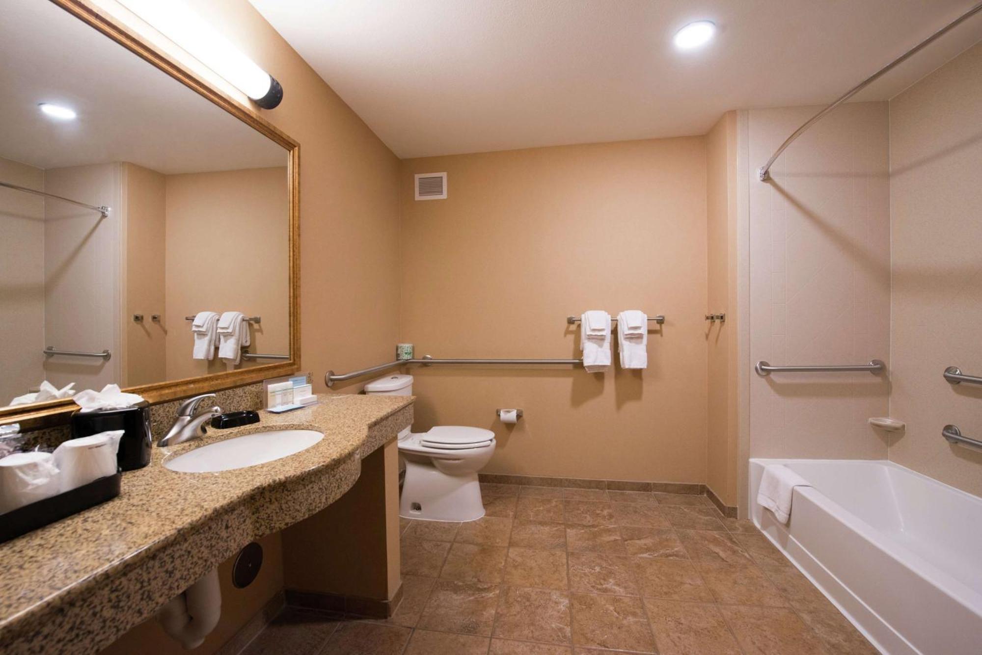 King Room with Accessible Tub - Mobility and Hearing Access/Non-Smoking