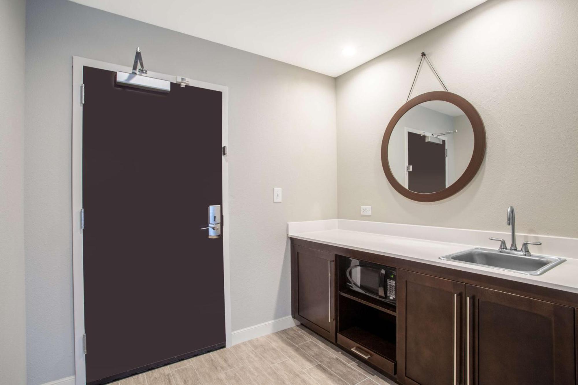King Studio Suite with Balcony - Non-Smoking