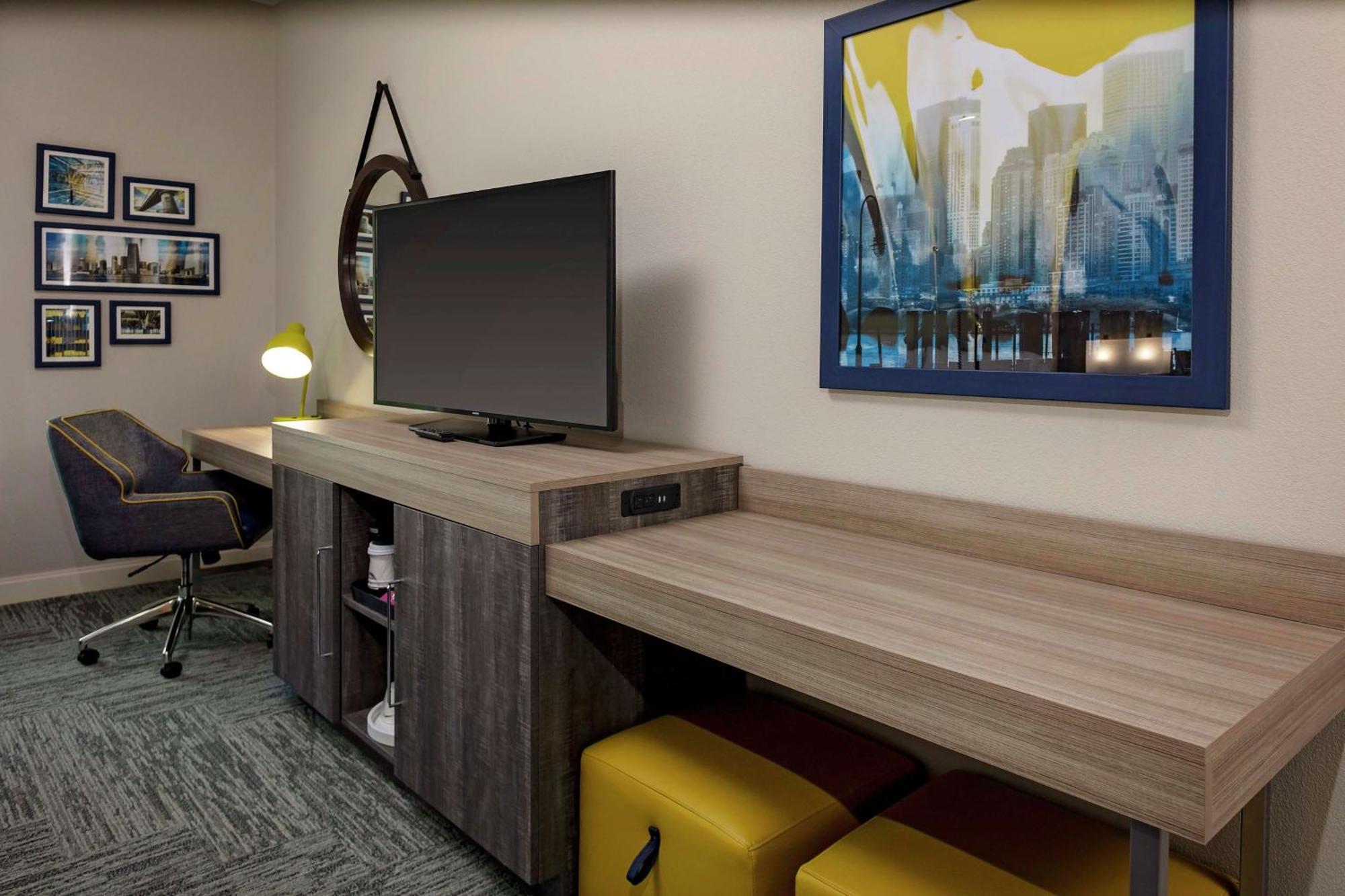 King Room with Accessible Tub - Mobility and Hearing Access/Non-Smoking
