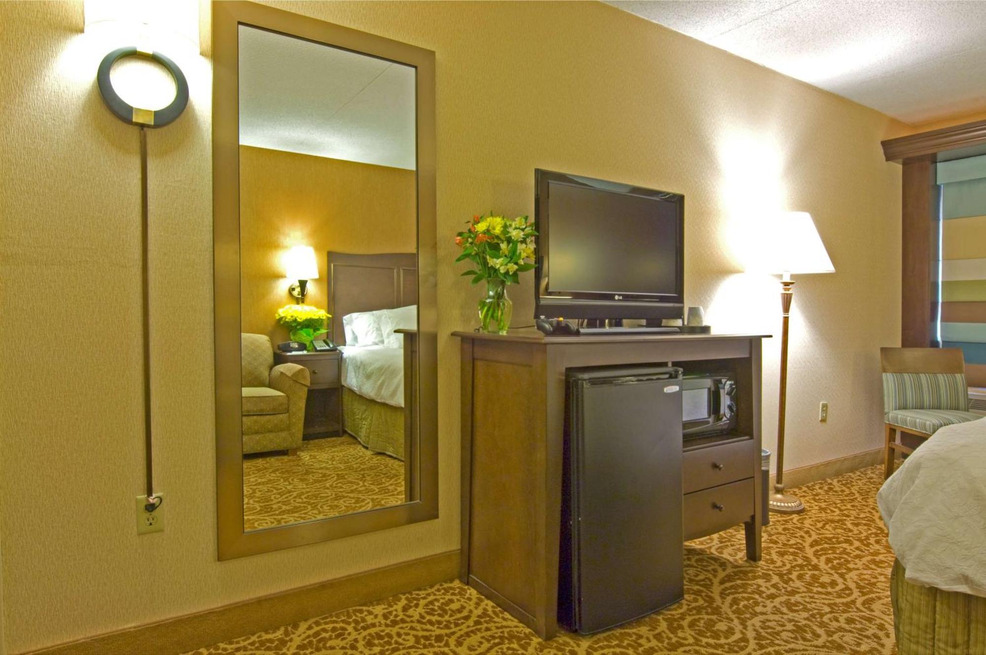King Room with Sofa Bed and Study - Non-Smoking