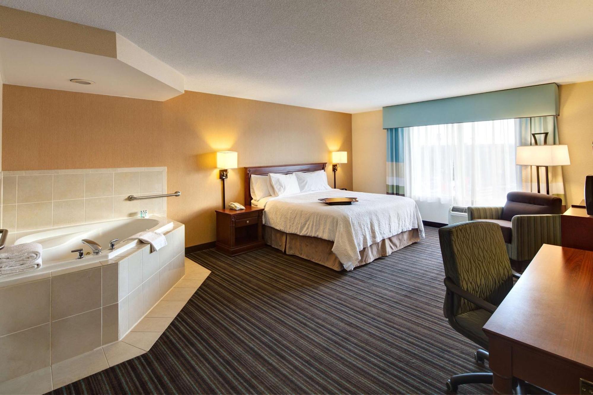 King Studio Suite with Whirlpool - Non-Smoking