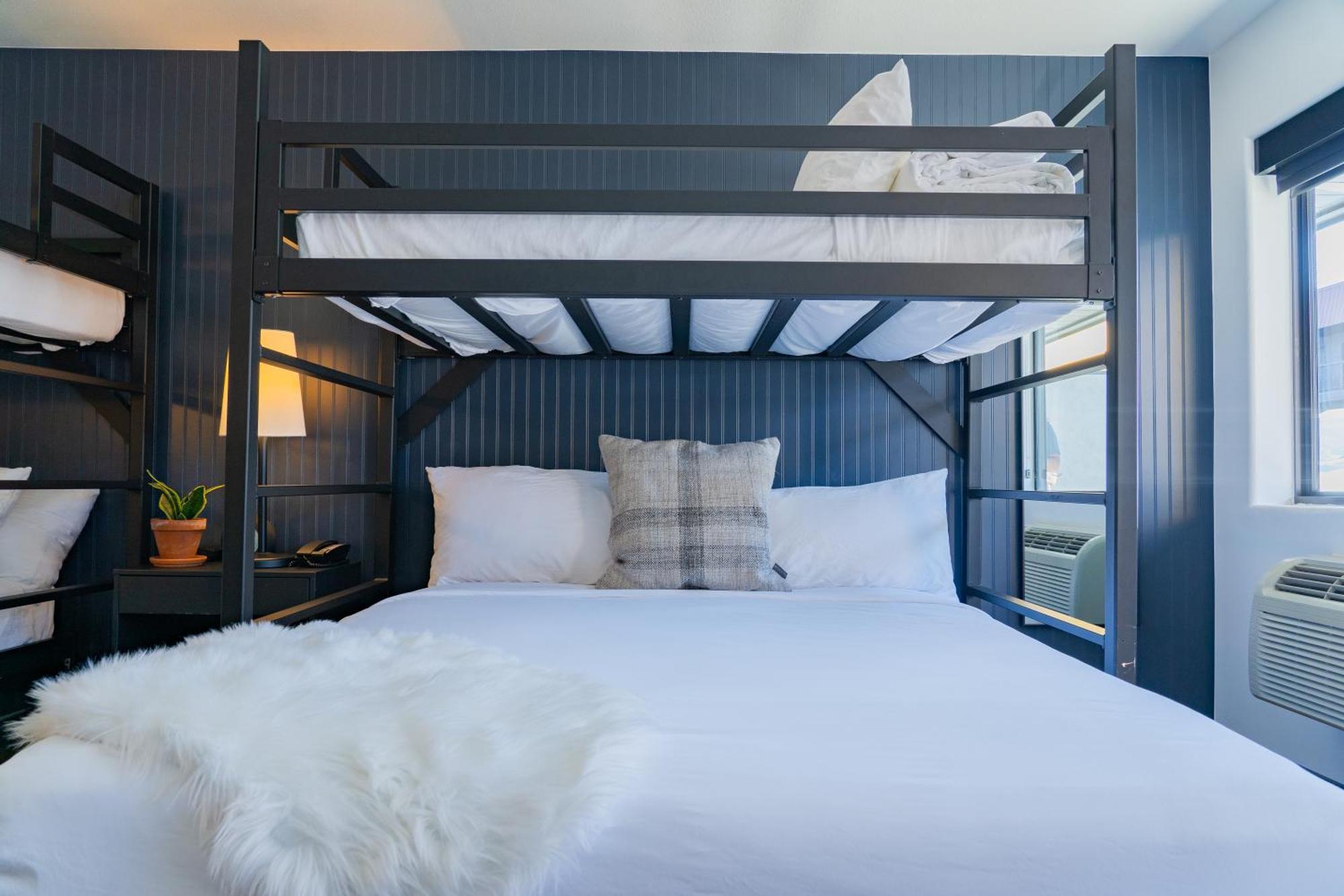 Premium | Double Queen Twin Bunks