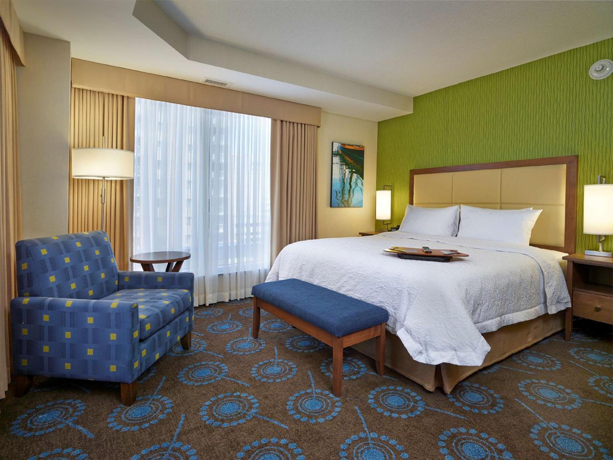 King Room with King Bed - Non-Smoking