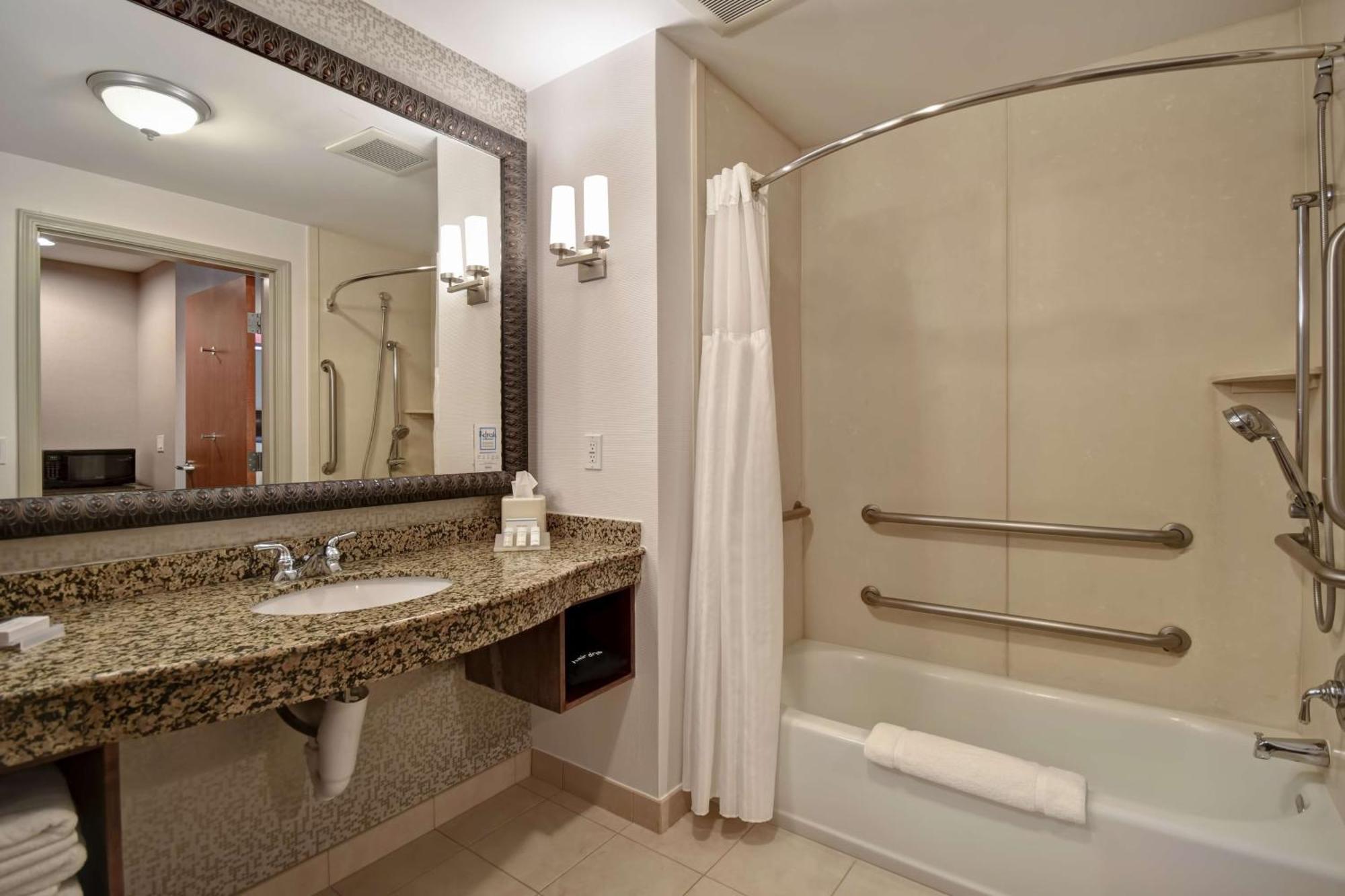 Queen Room Two Queen Beds Mobility Hearing Access