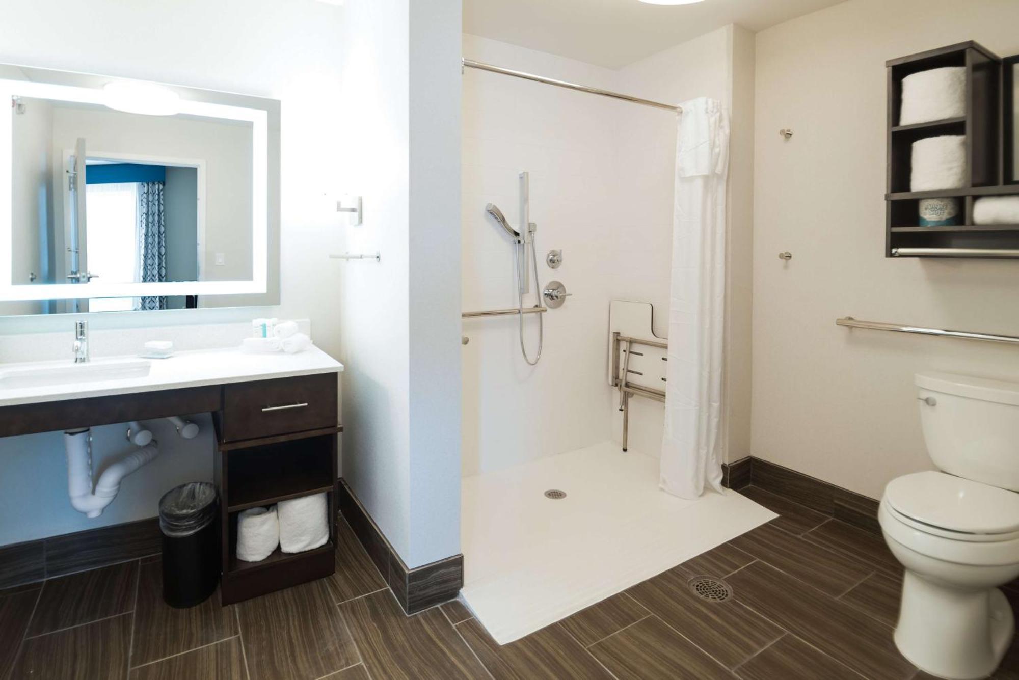 King Suite with Roll-In Shower - Mobility and Hearing Access/Non-Smoking
