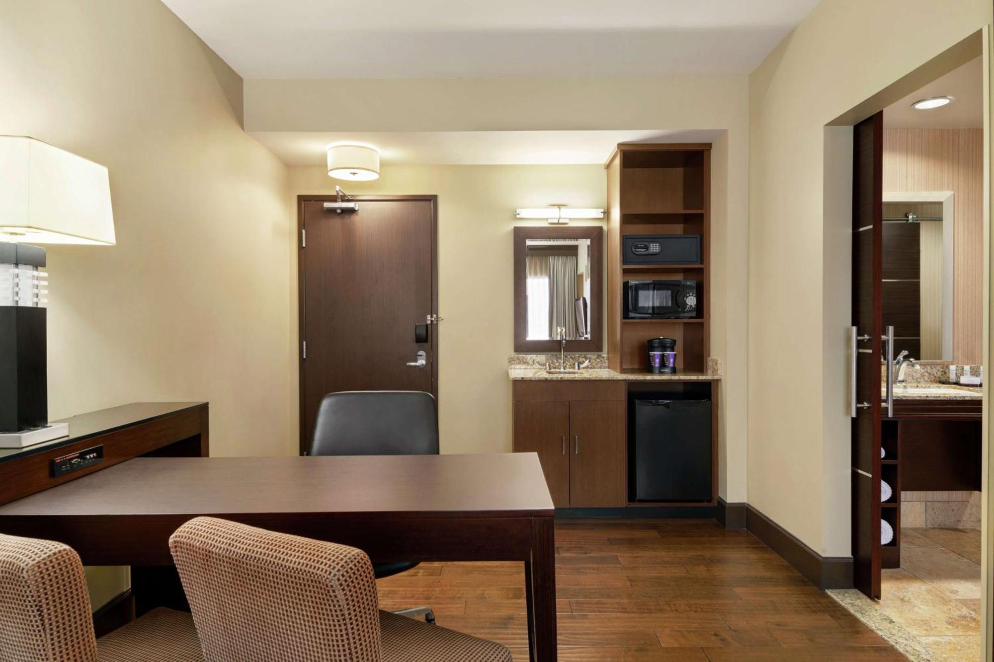 King Room Roll Shower Mobility or Hearing Accessible