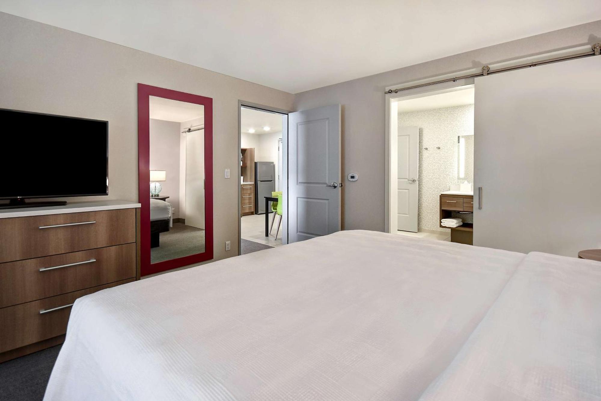 One-Bedroom King Suite Non-Smoking