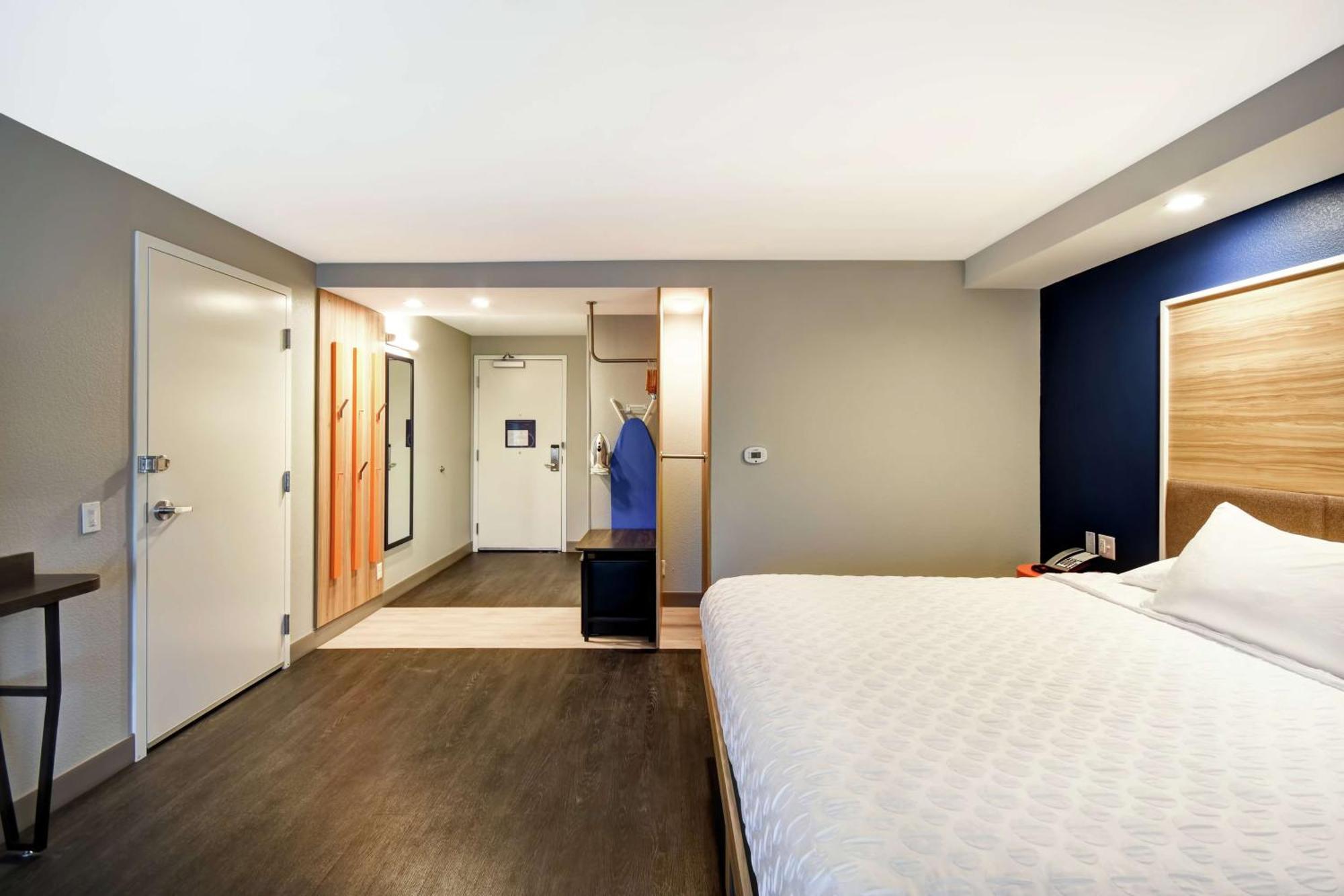 King Room Roll Shower Mobility Access