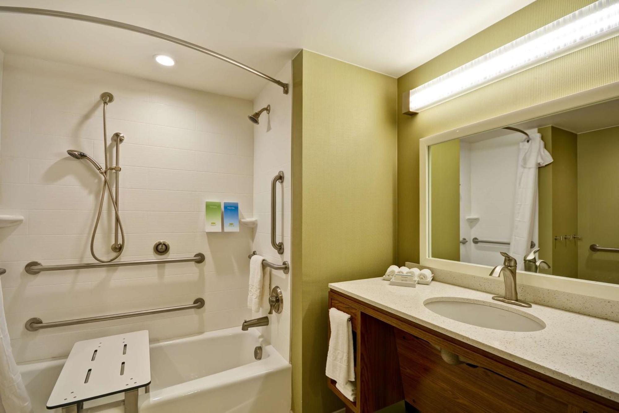 King Studio Suite Hearing Access or Non-Smoking