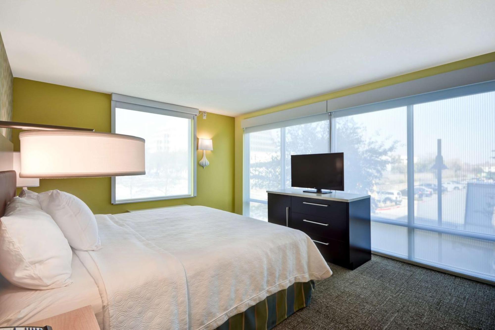 One-Bedroom King Suite Non-Smoking