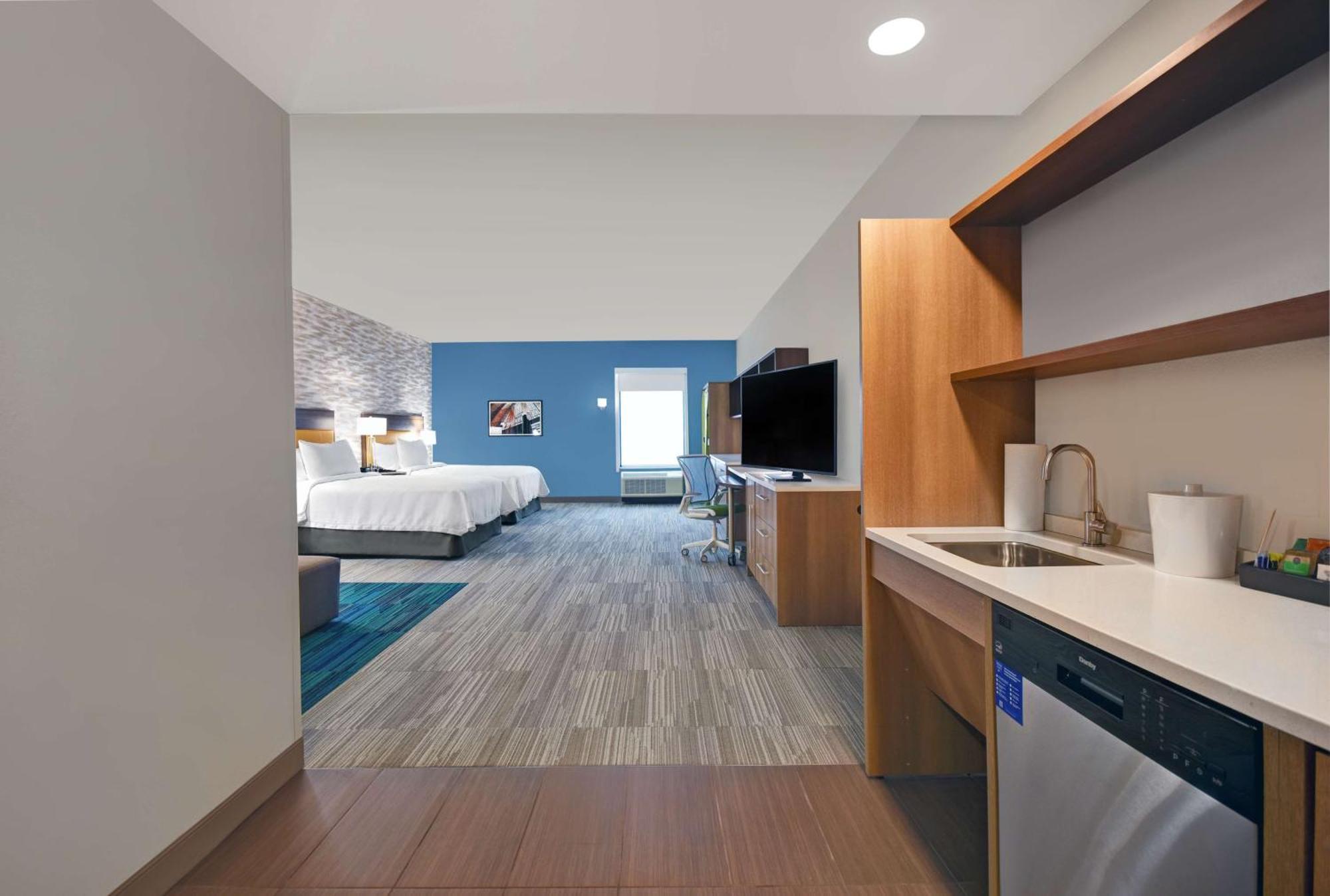 Queen Studio with Two Queen Beds - Non-Smoking