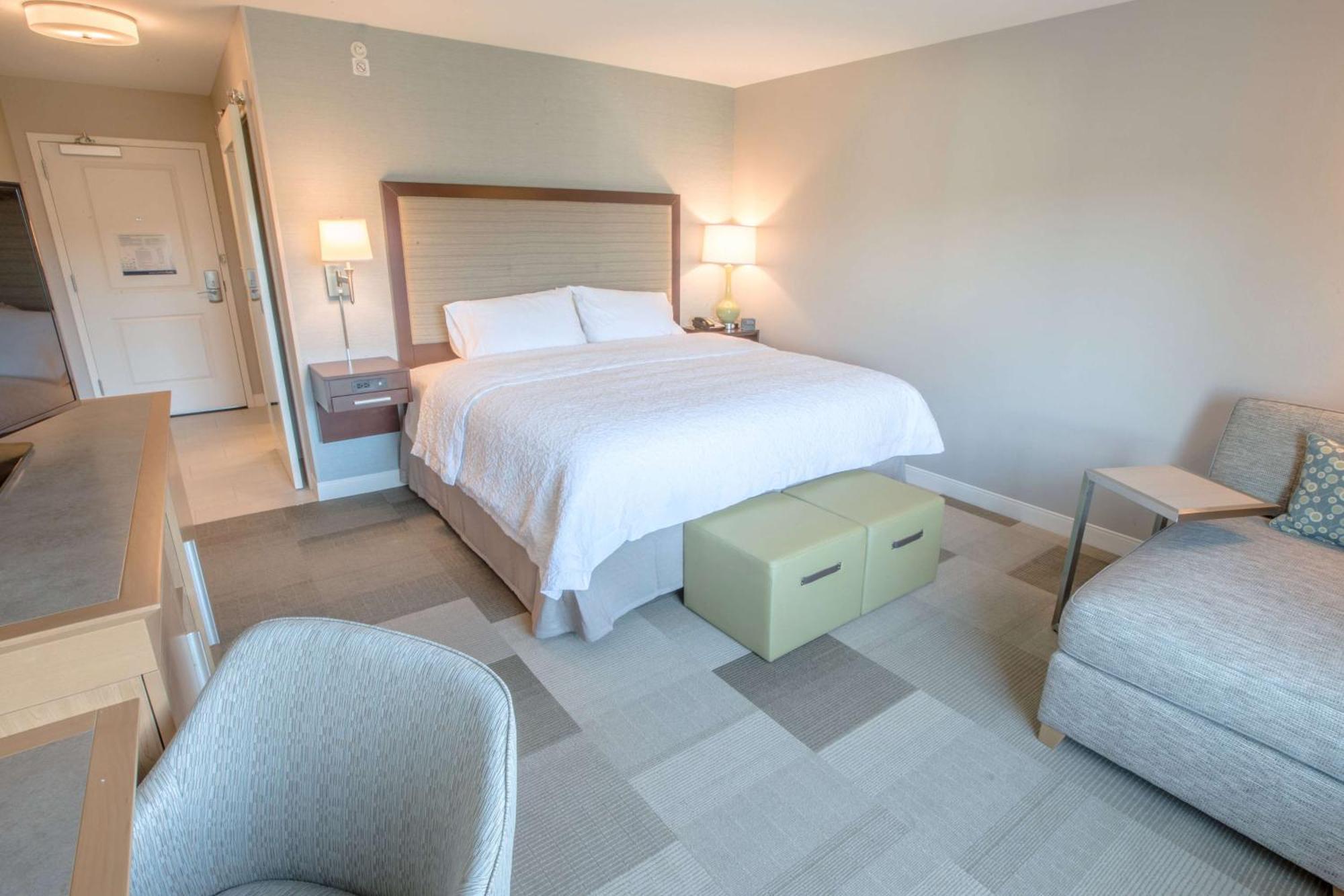 King Room with King Bed - Non-Smoking
