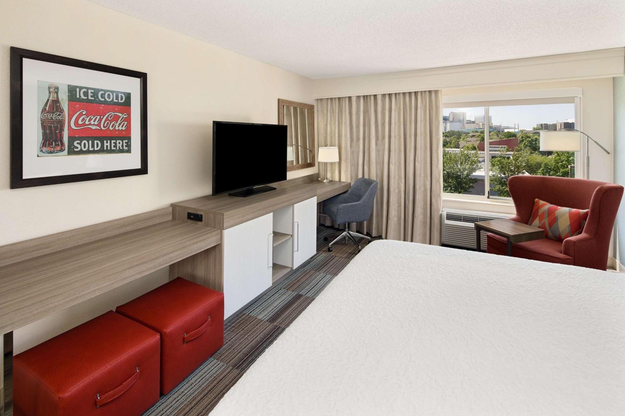 King Room with King Bed - Non-Smoking