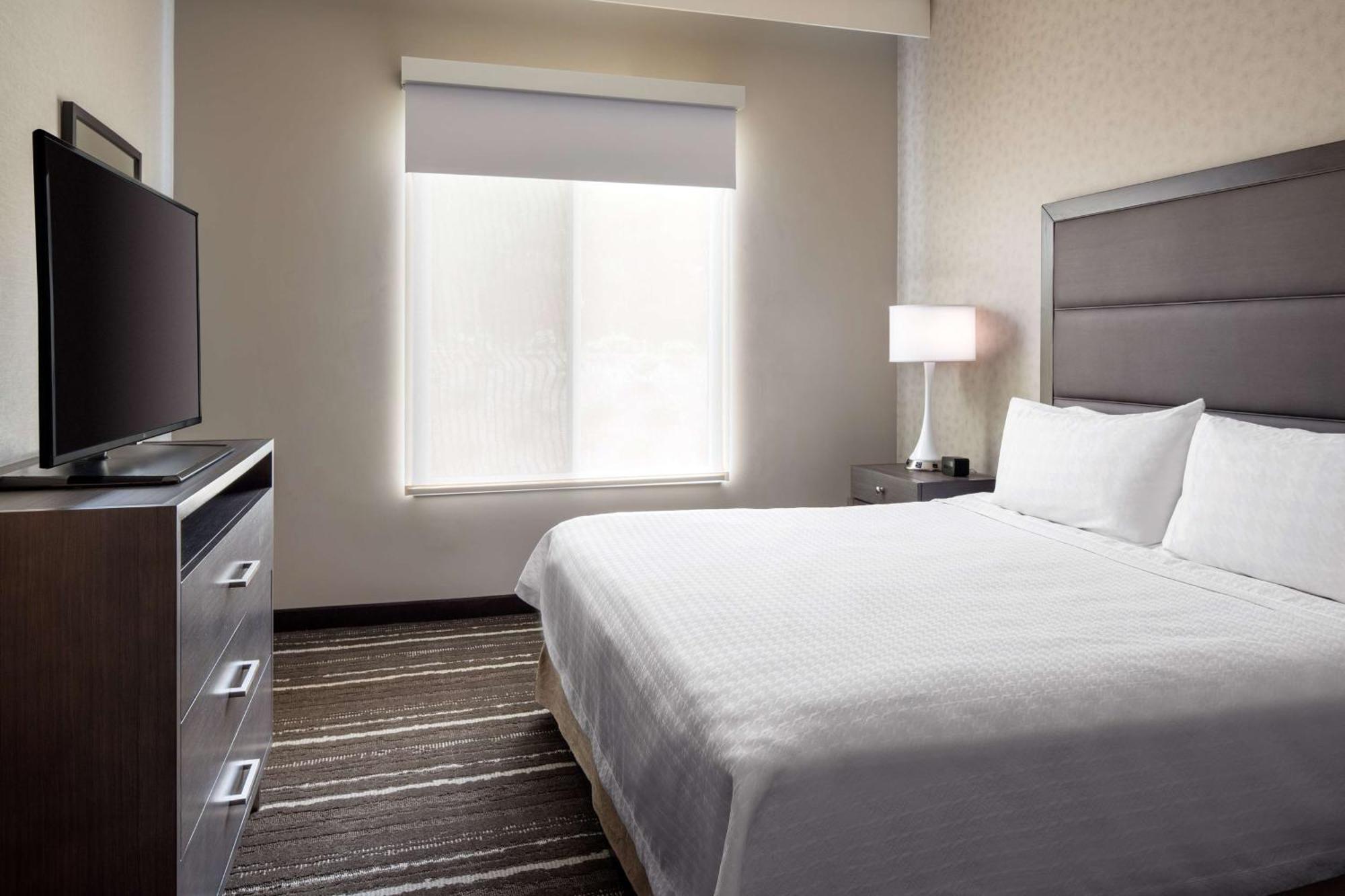One-Bedroom Premium King Suite Non-Smoking