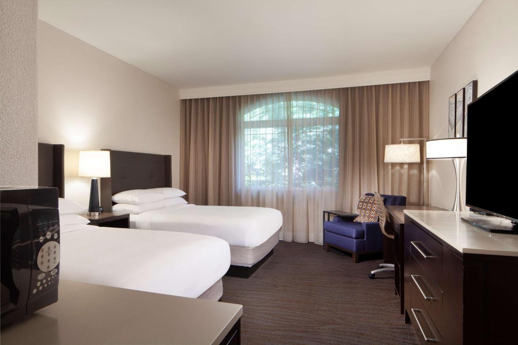 Queen Room Two Queen Beds Hearing Access