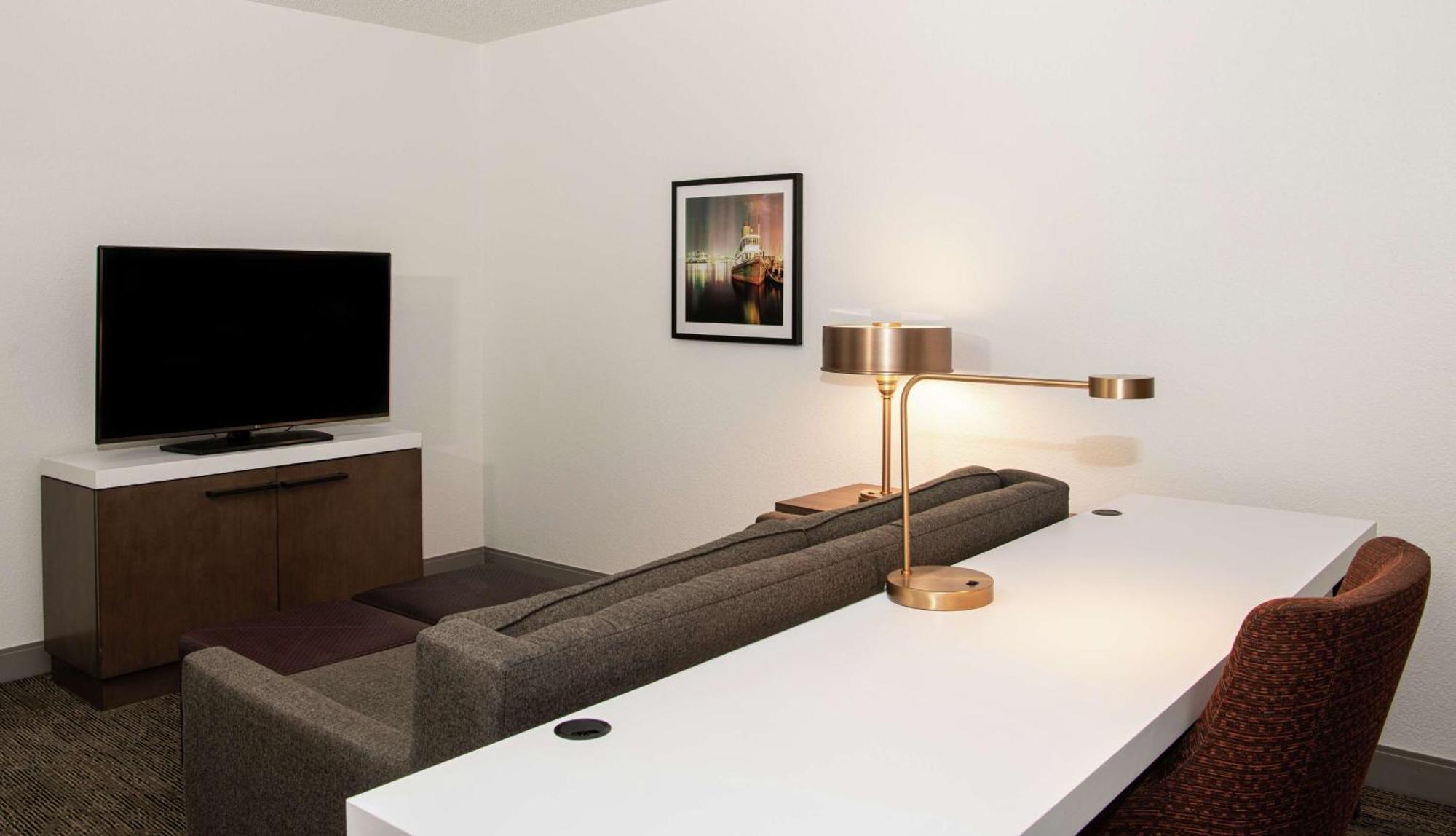 One-Bedroom King Suite Bathtub Mobility Access