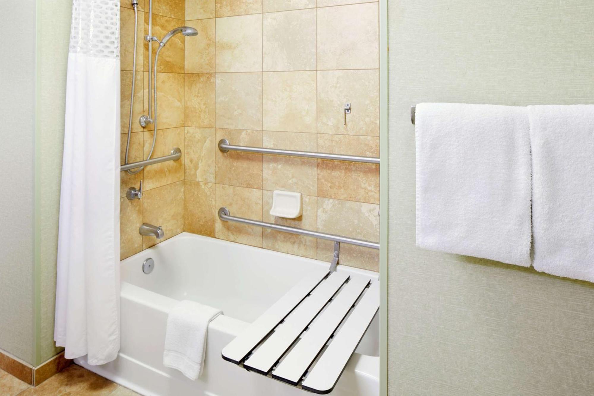 King Room Accessible Tub Mobility Hearing Access or Non-Smoking,1552011910:JPEG