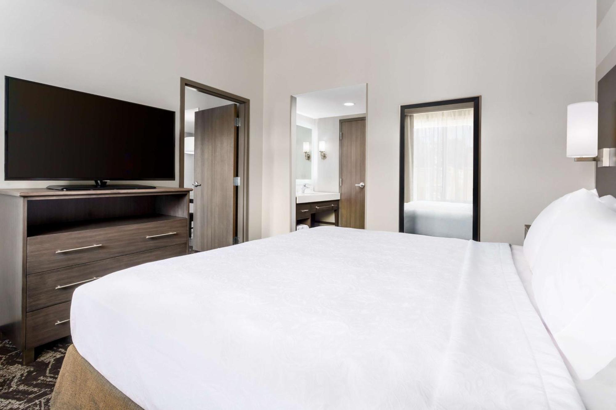 One-Bedroom King Suite Non-Smoking