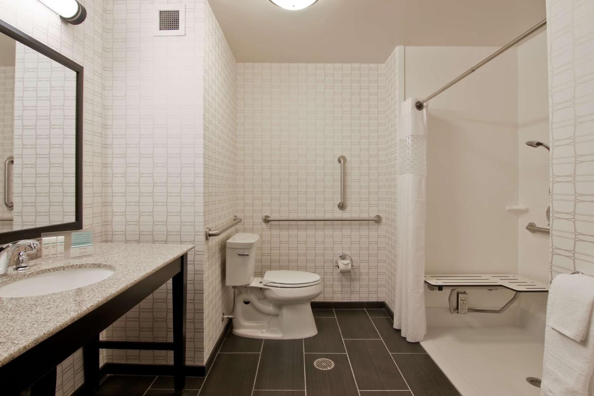 King Room with Roll-In Shower - Mobility and Hearing Access/Non-Smoking
