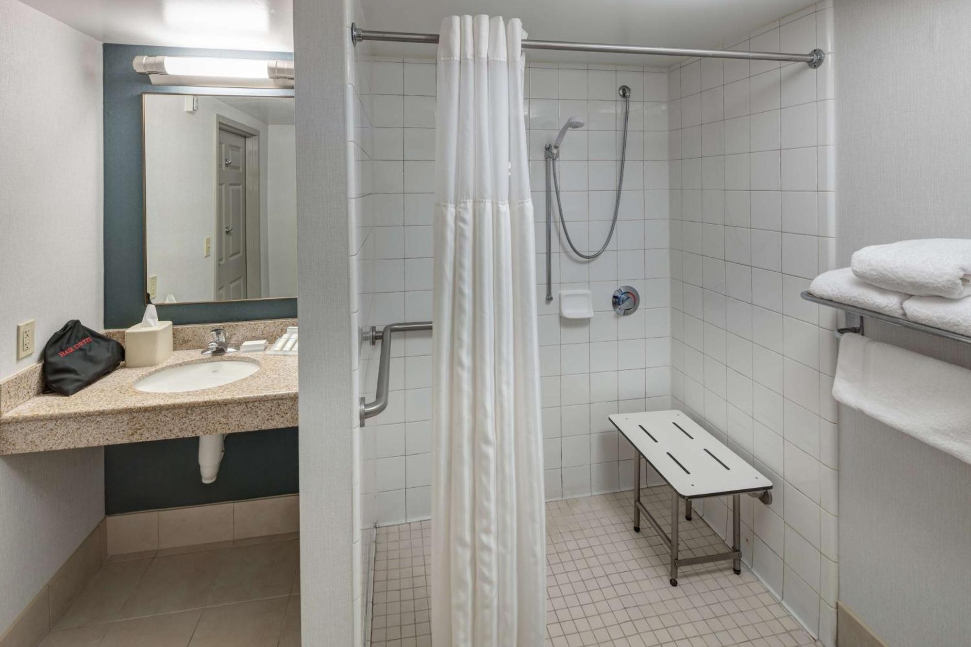 King Room Roll Shower Mobility Access,1552114201:JPEG
