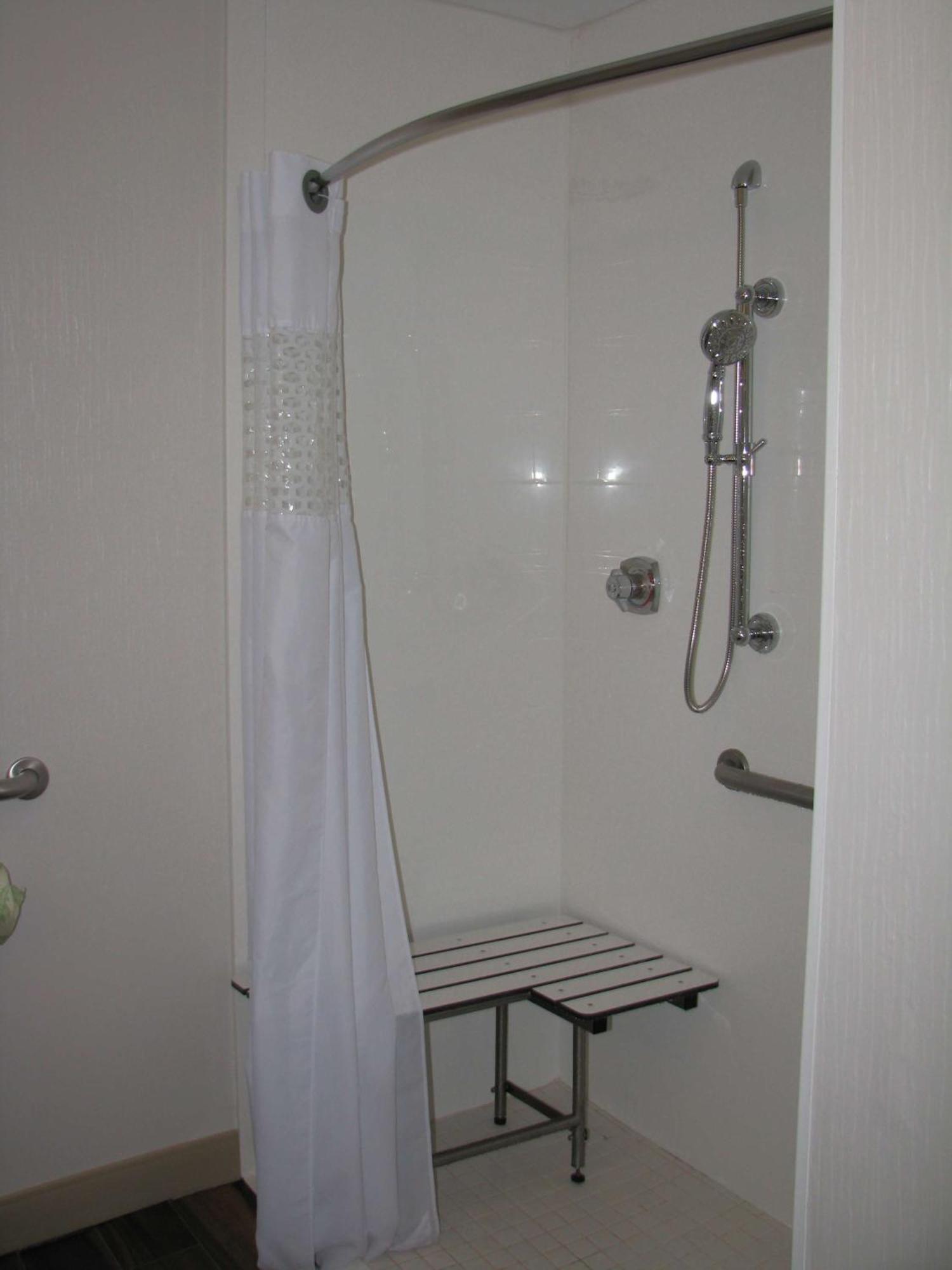 King Room - Hearing Access/Non-Smoking