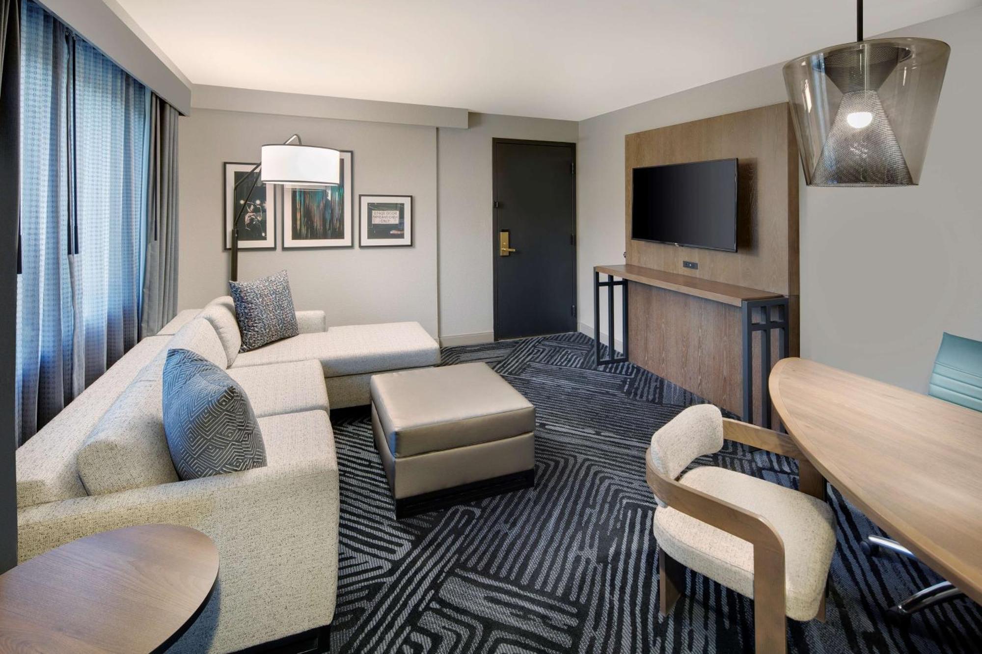 Corner King Suite