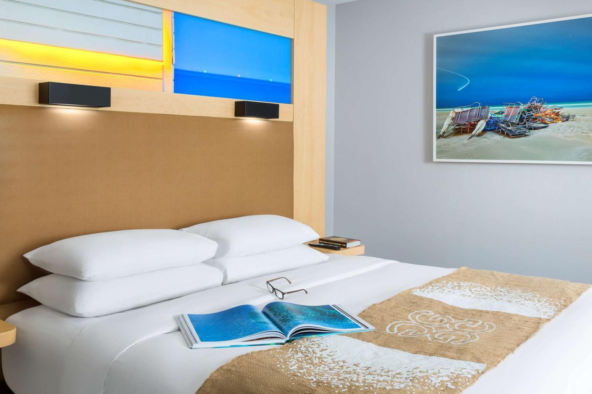 1 KING BED ADA ACCESSIBLE