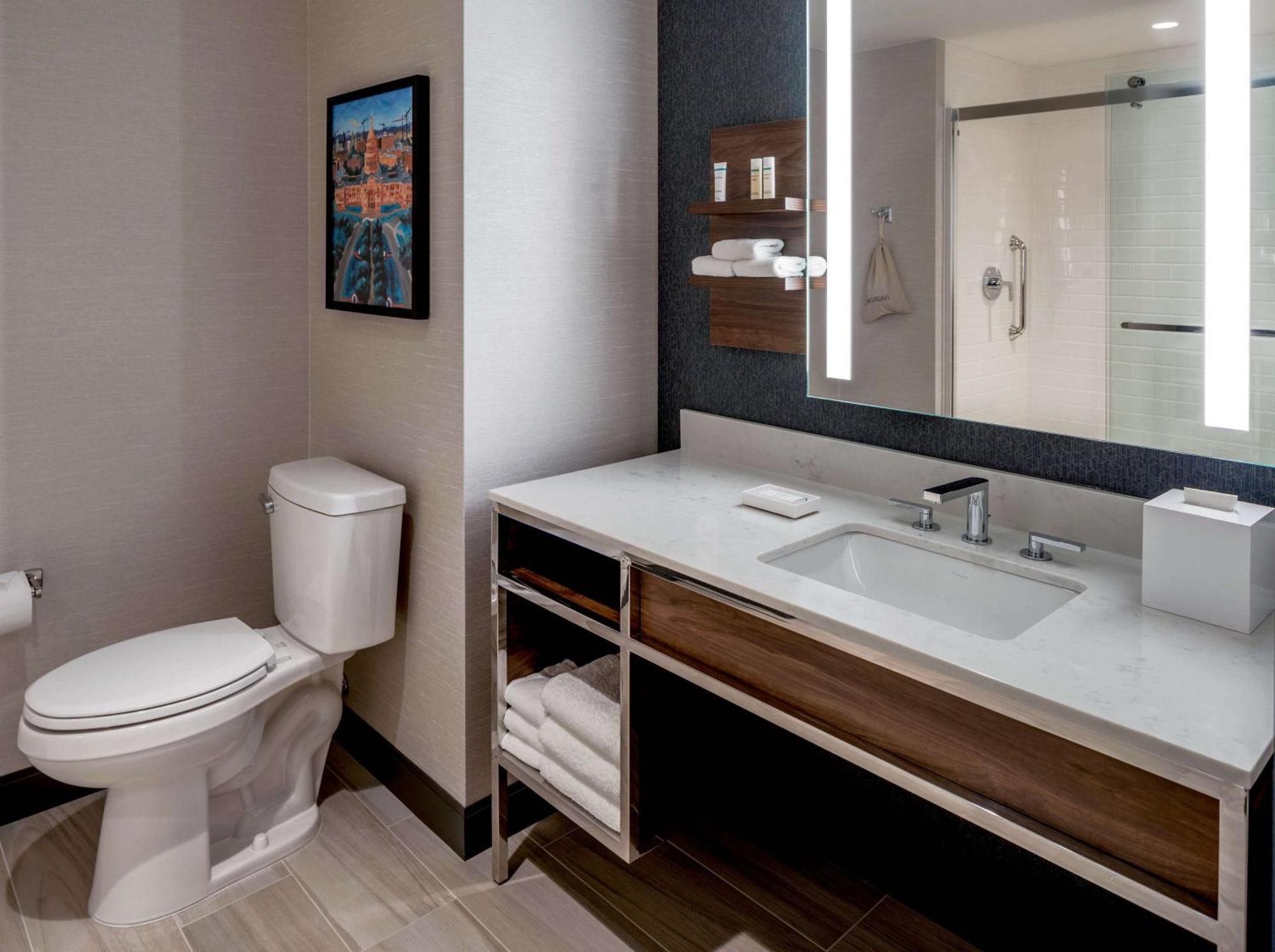 Deluxe Queen Room with Capitol View