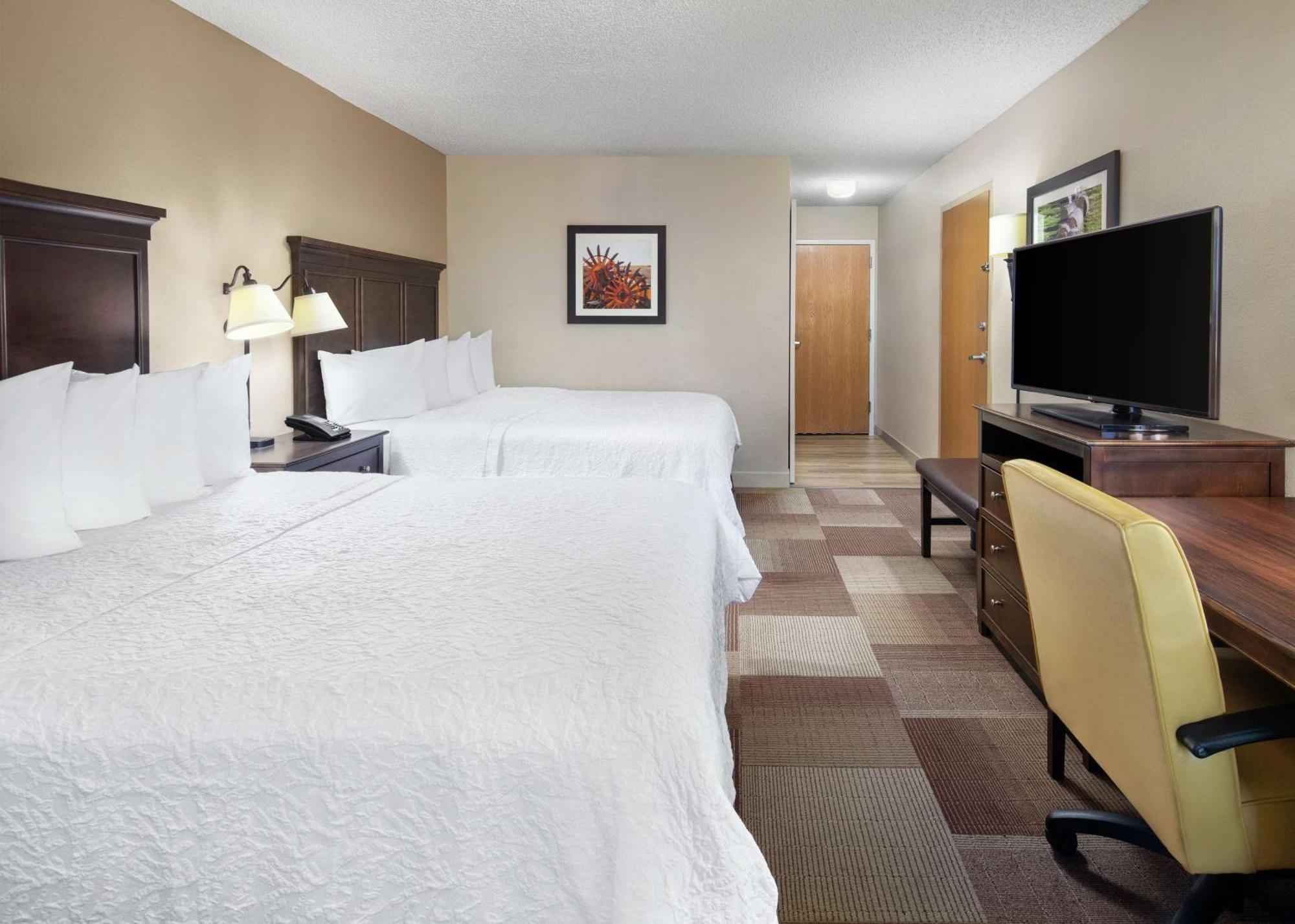 Room with Two Queen Beds - Non-Smoking