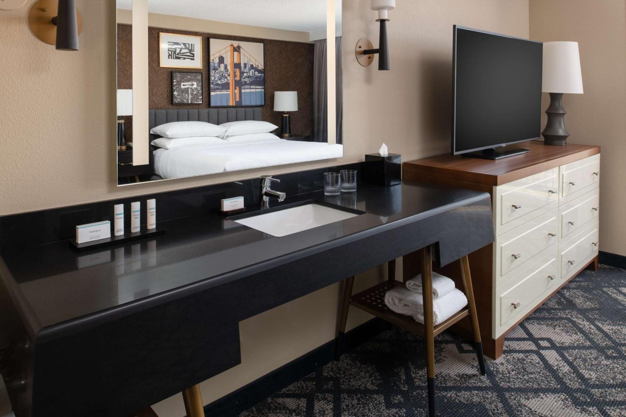 One-Bedroom Suite - Mobility Access/Bath Tub