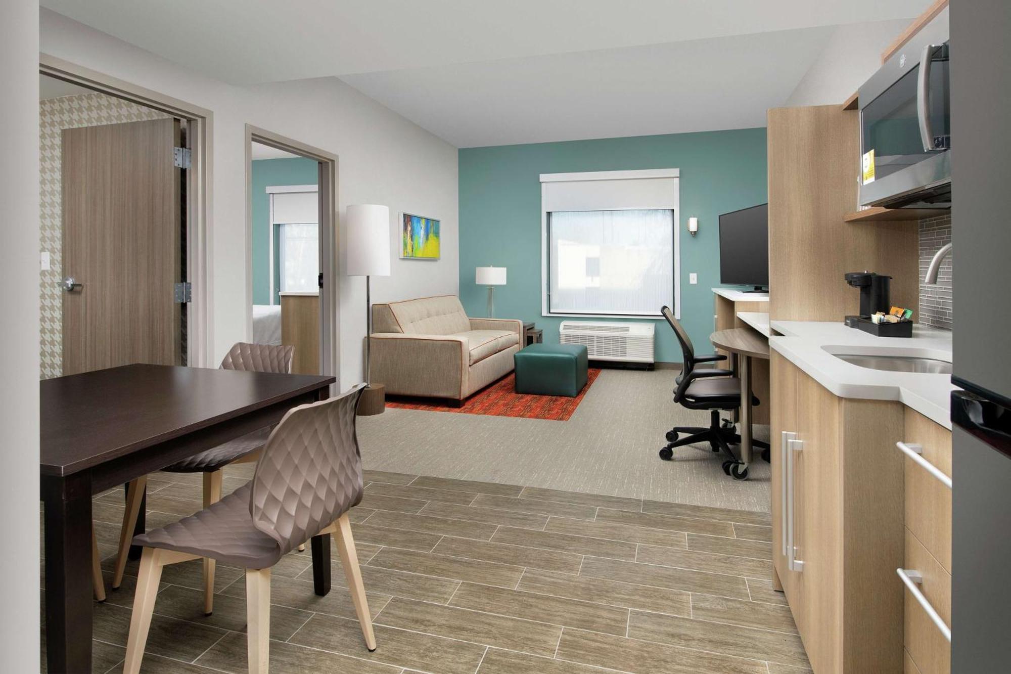 One-Bedroom King Suite - Non-Smoking
