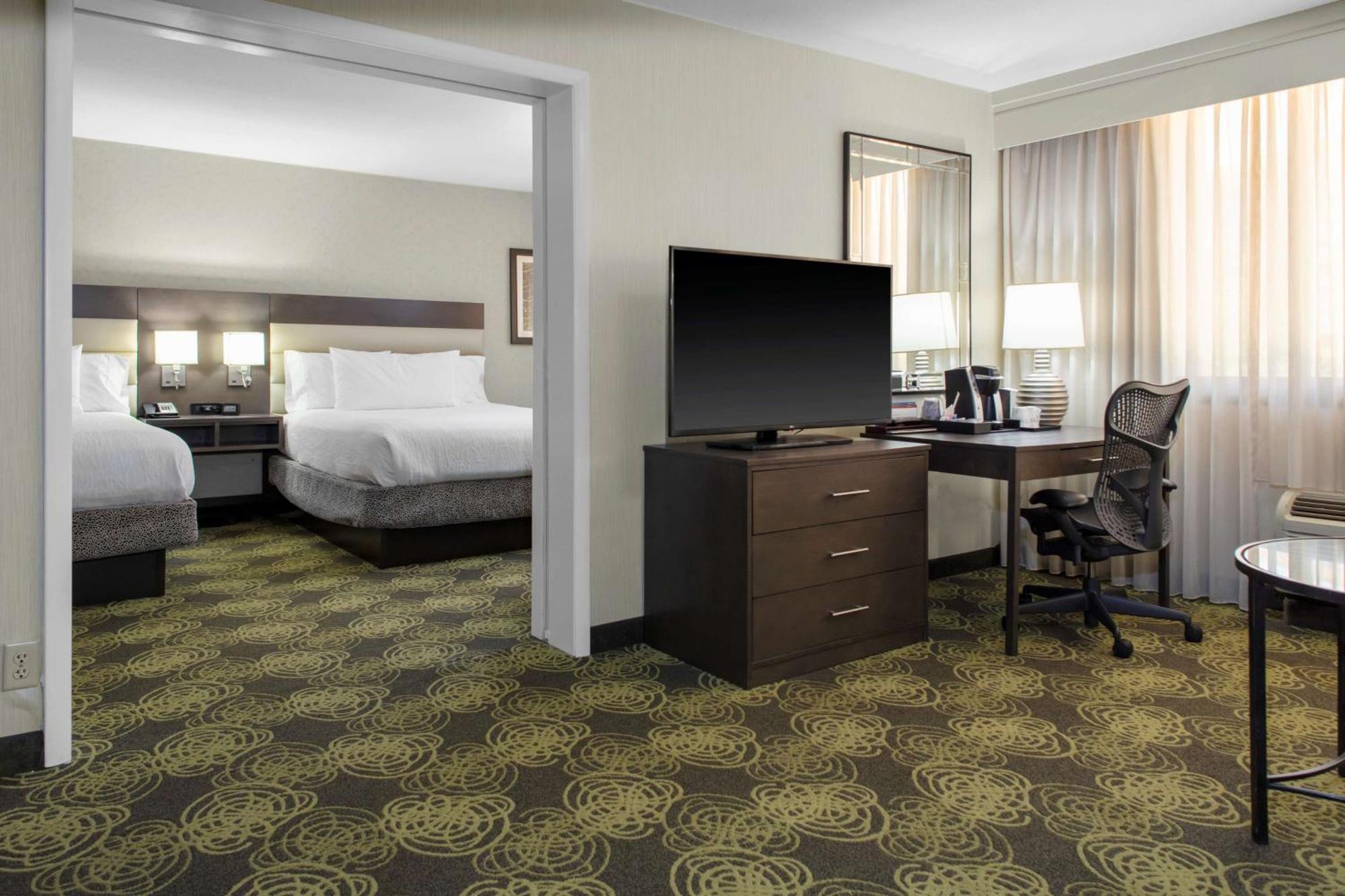 One-Bedroom Queen Suite Two Queen Beds