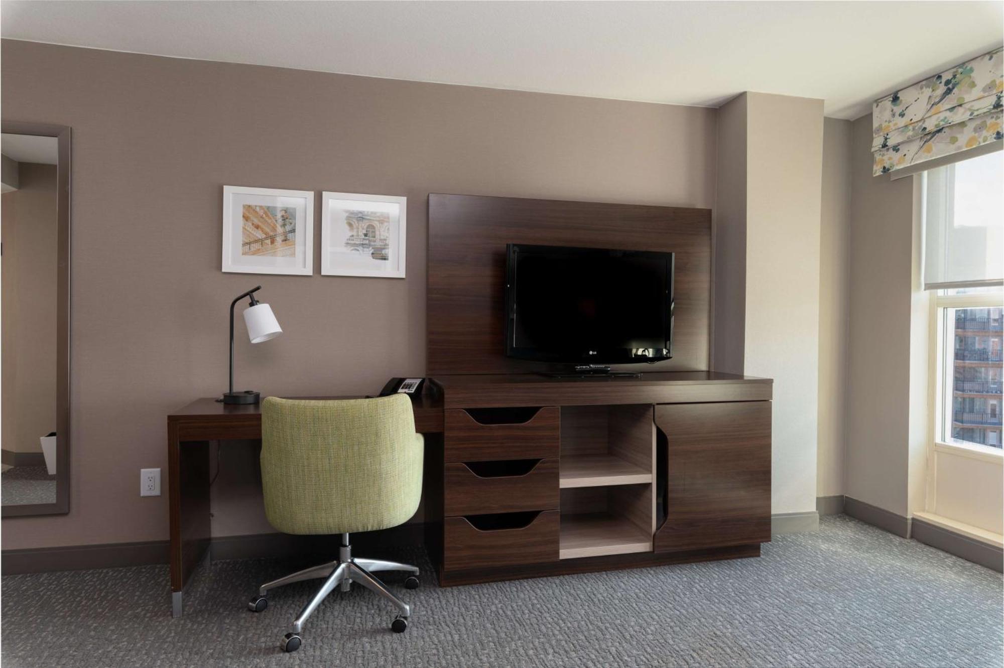 One-Bedroom King Suite Non-Smoking