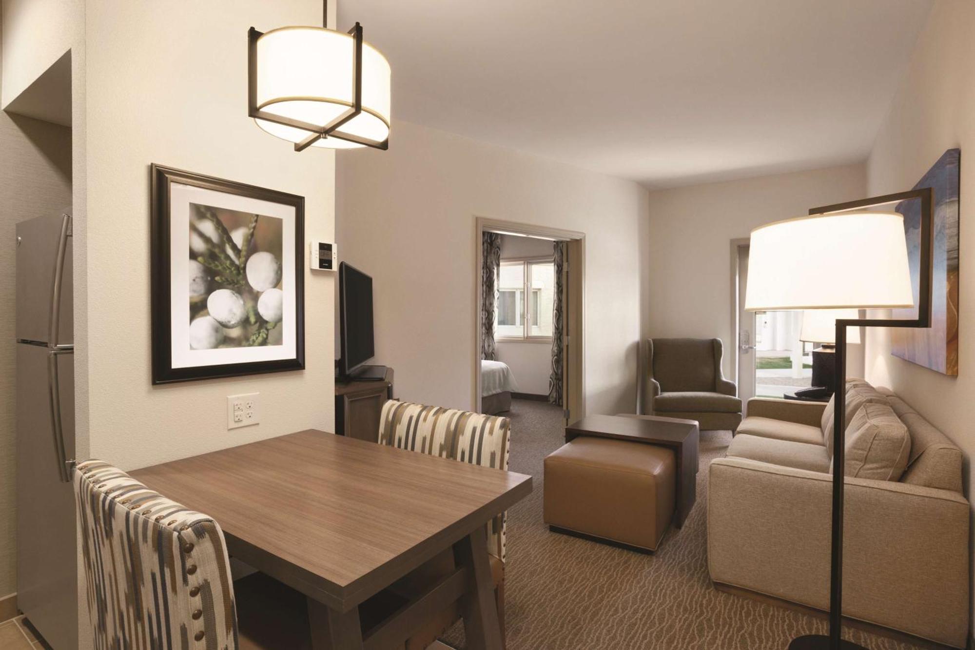 One-Bedroom Queen Suite with Two Queen Beds - Non-Smoking