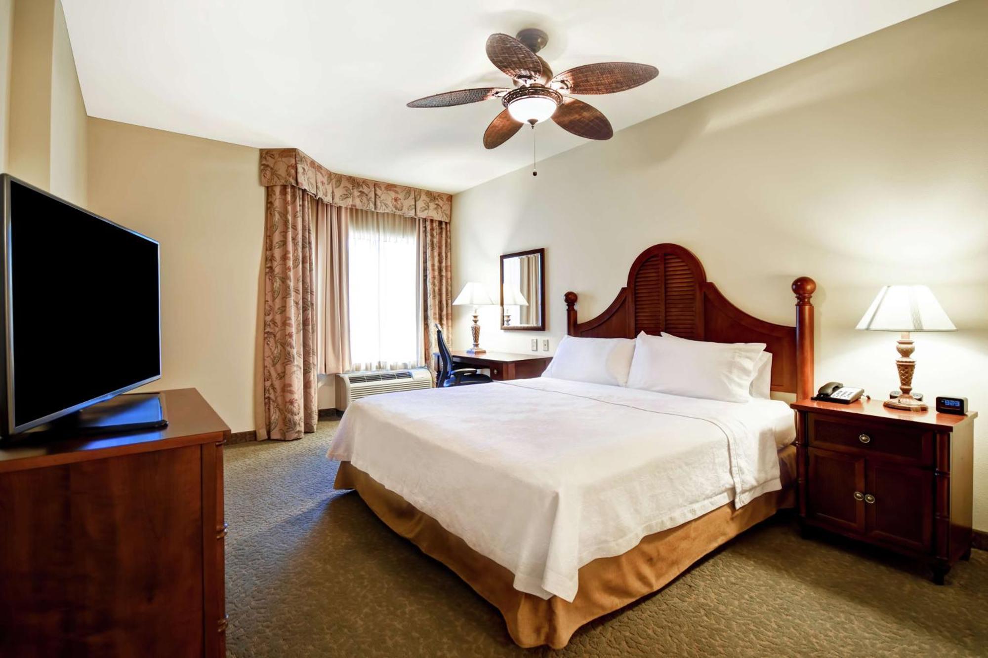 One-Bedroom King Suite - Non-Smoking