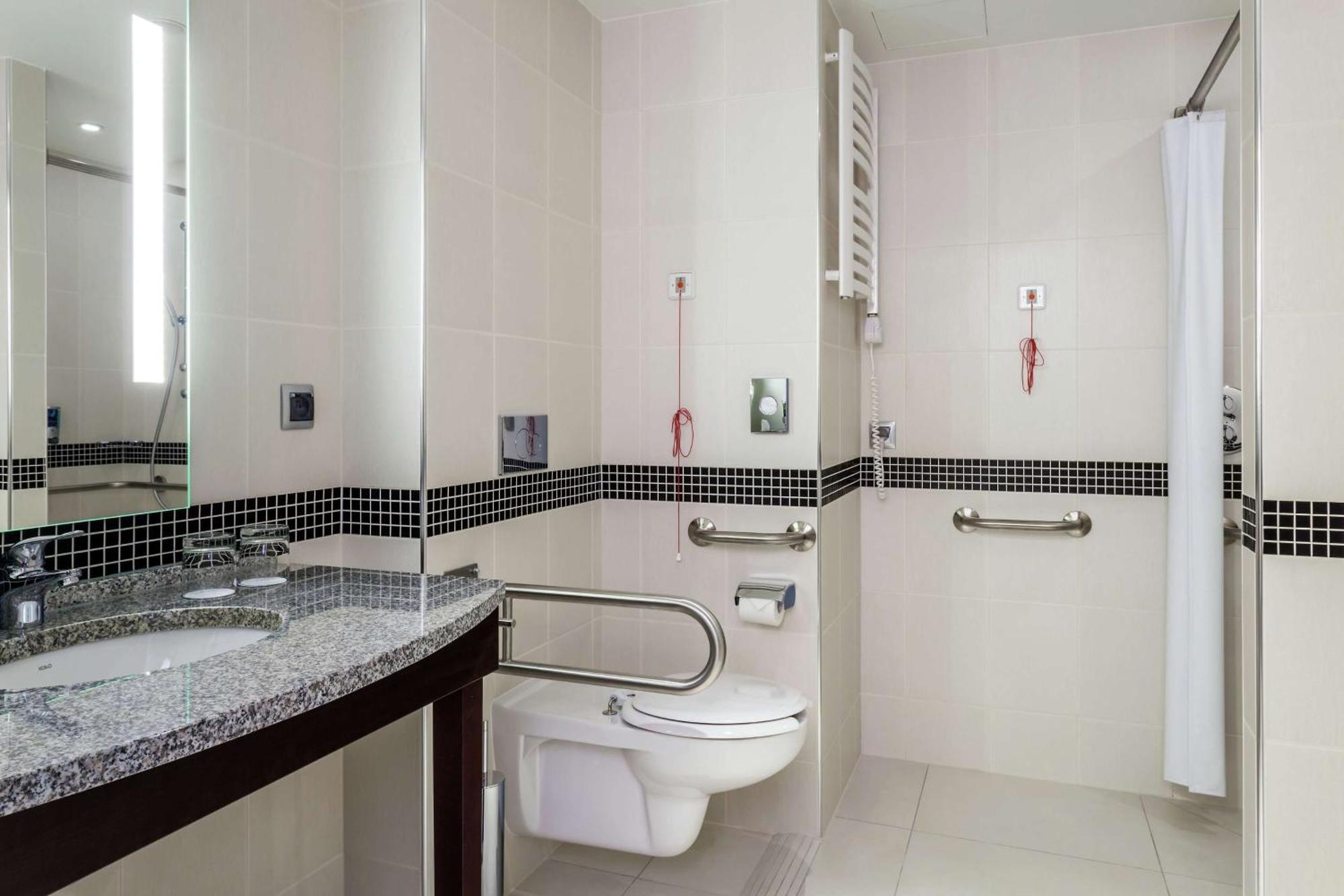 Queen Room - Accessible