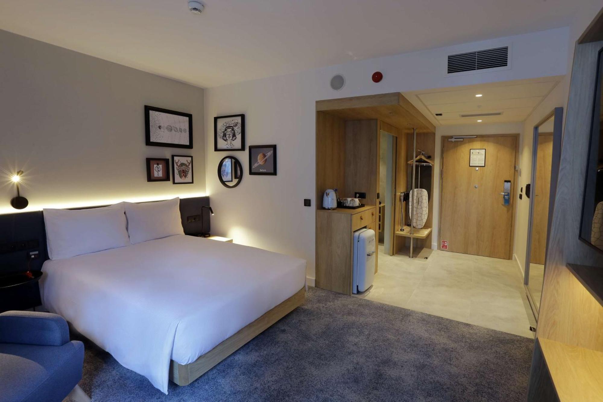 Queen Room - Accessible
