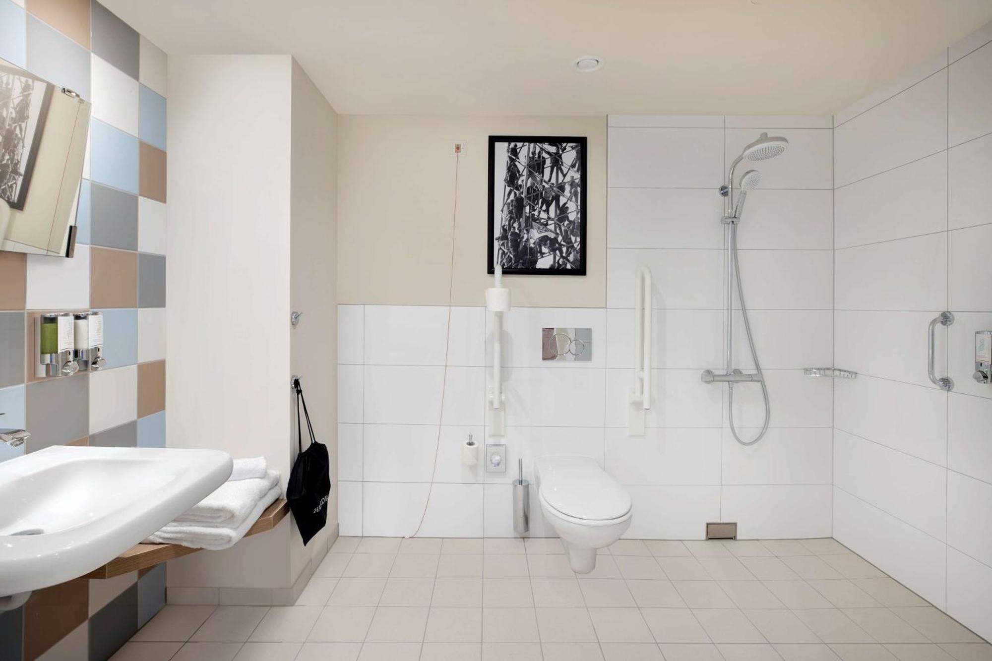 Queen Room - Accessible