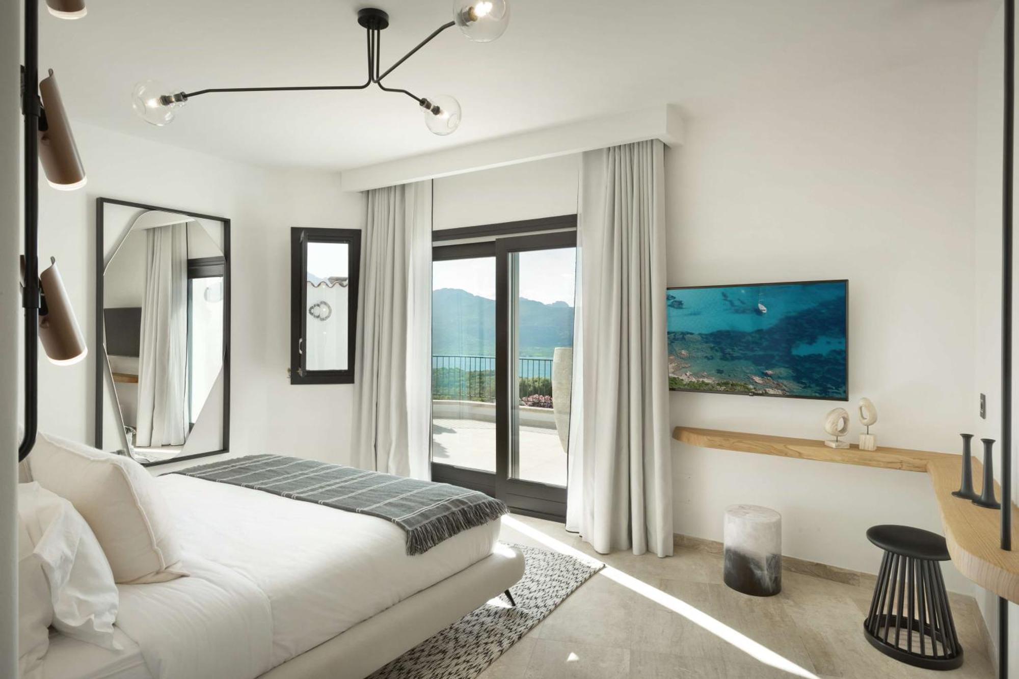 Deluxe King Room with Sea View
