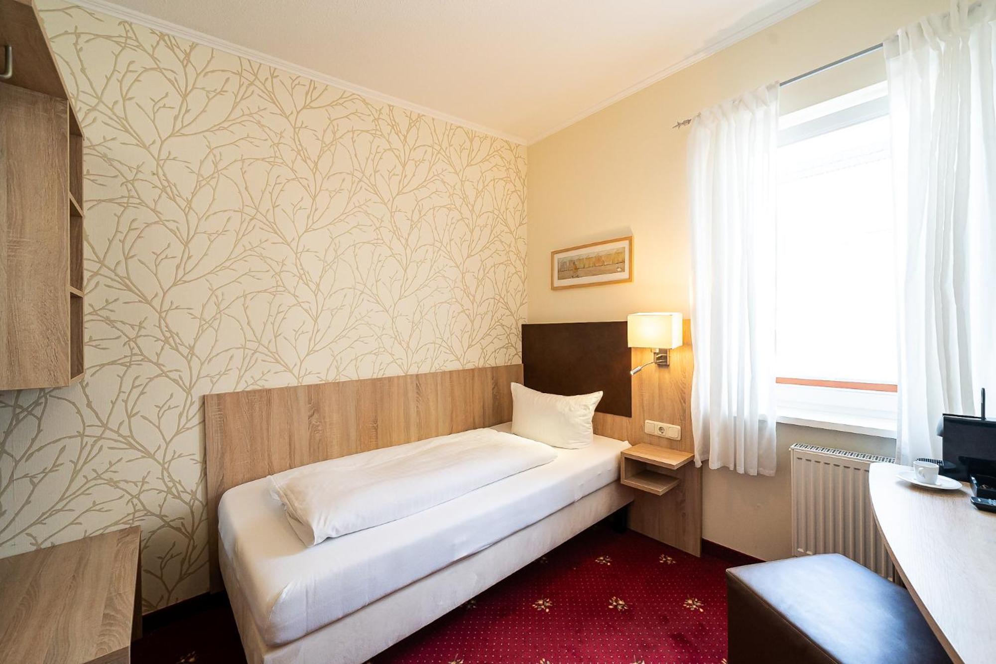 Single Room,1552702261:JPEG