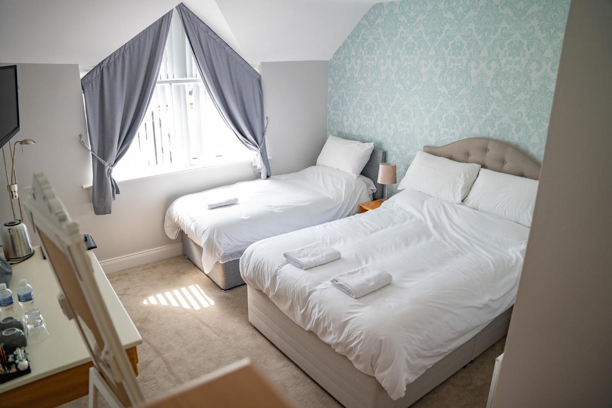 Double or Twin Room with Mountain View