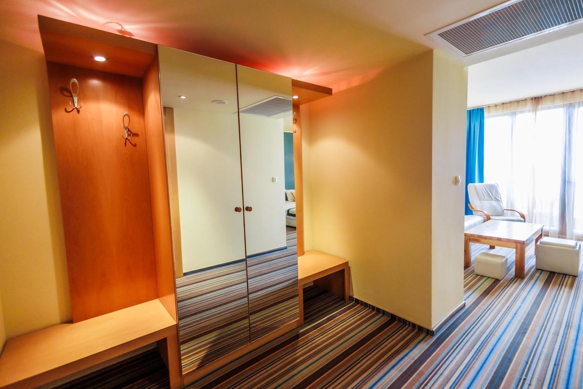 King Studio Spa Bath