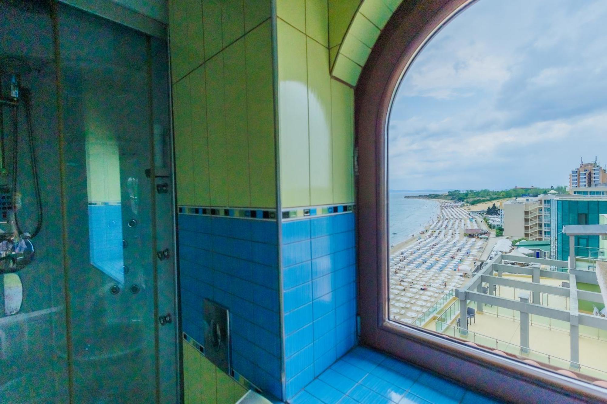 King Studio Spa Bath
