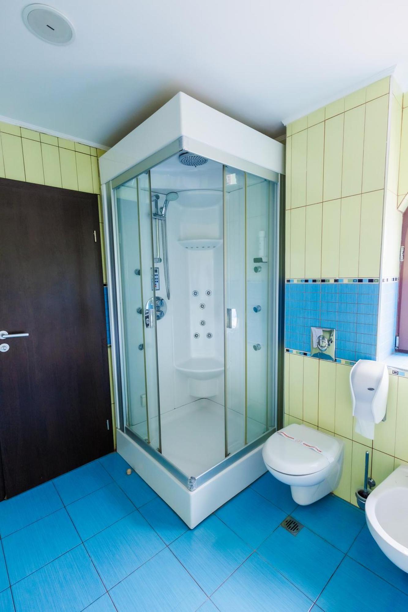 King Studio Spa Bath