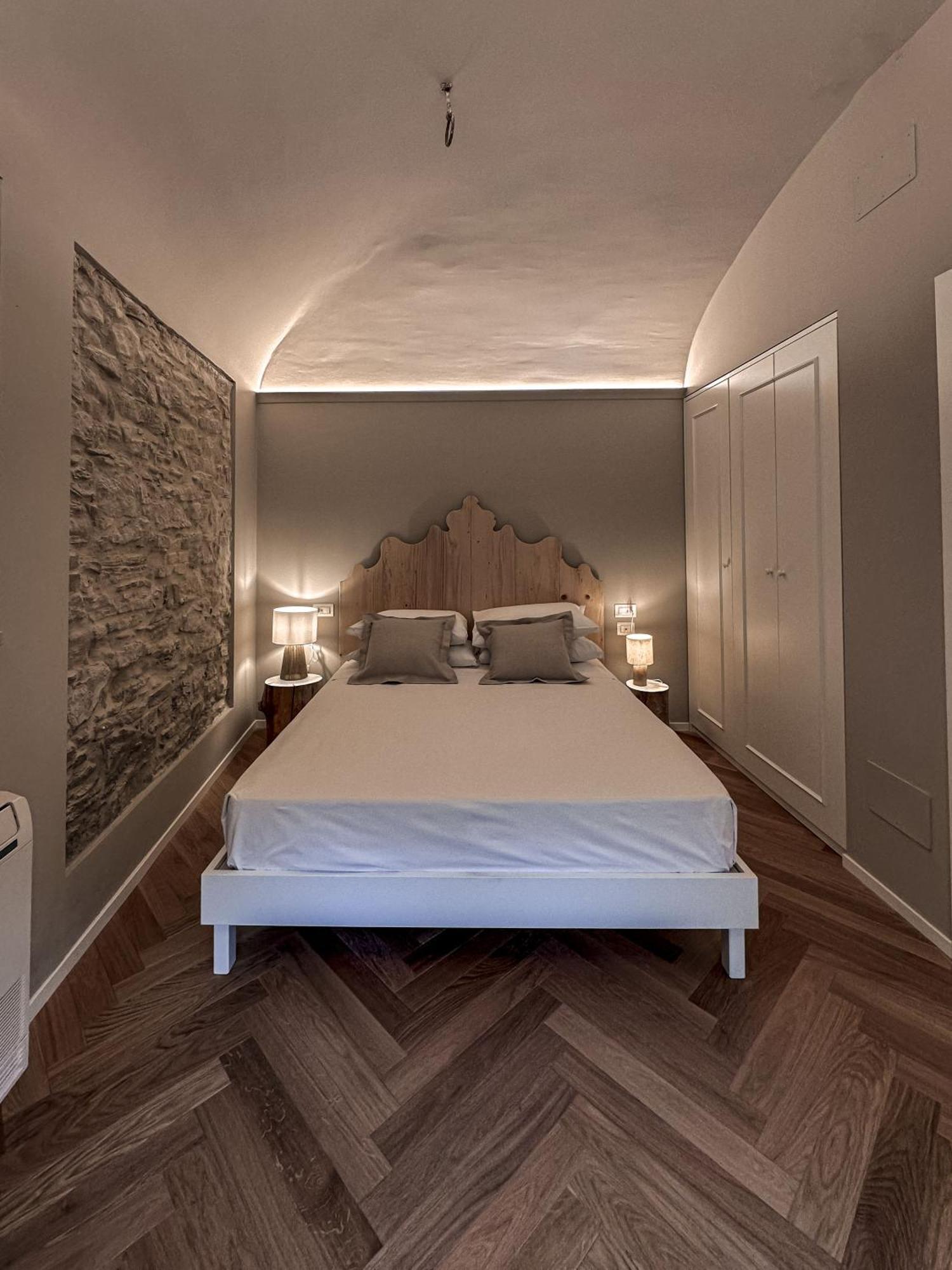 Double Room,1467039309:JPEG