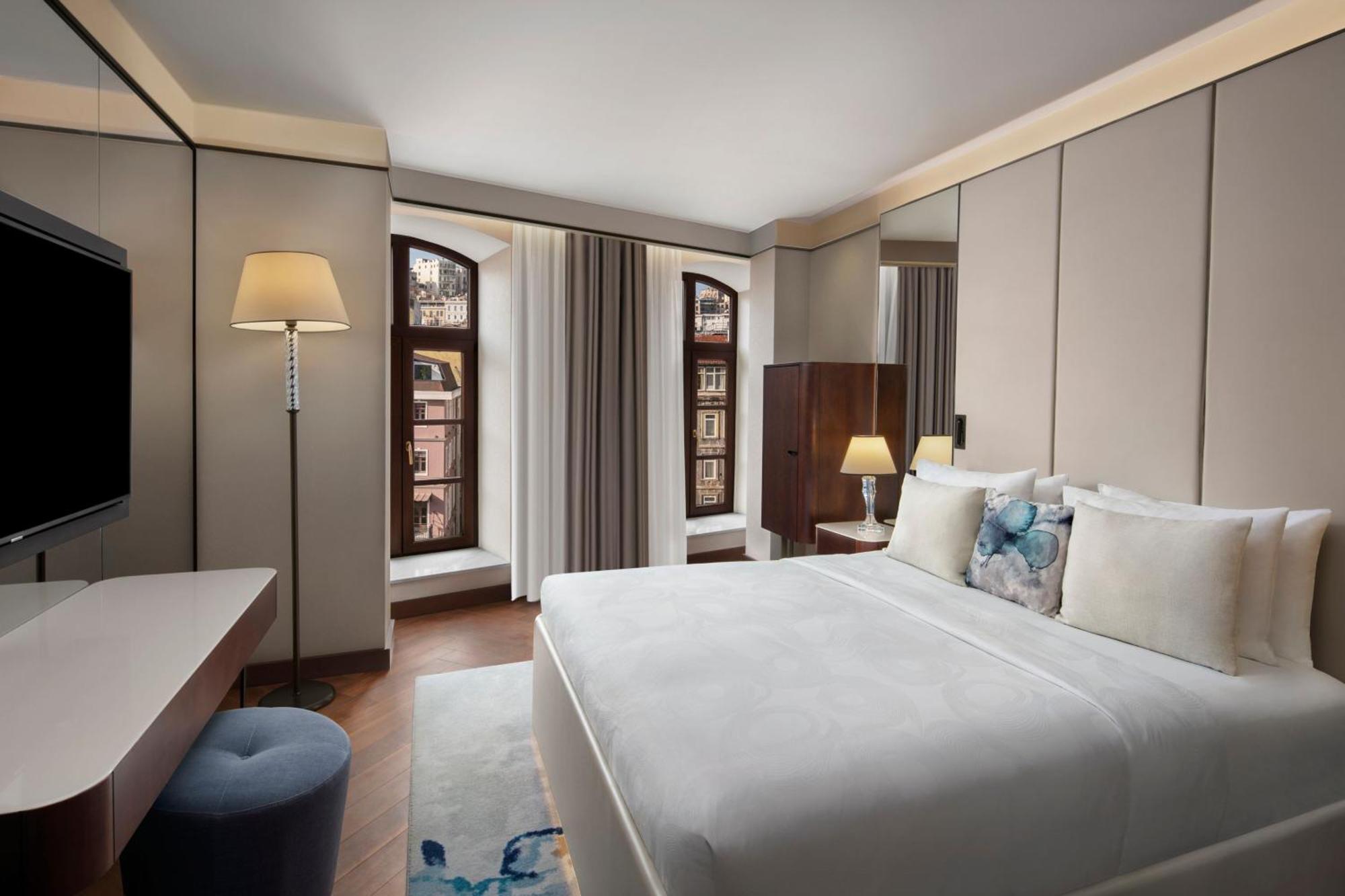Deluxe Zimmer mit Kingsize-Bett und Stadtblick